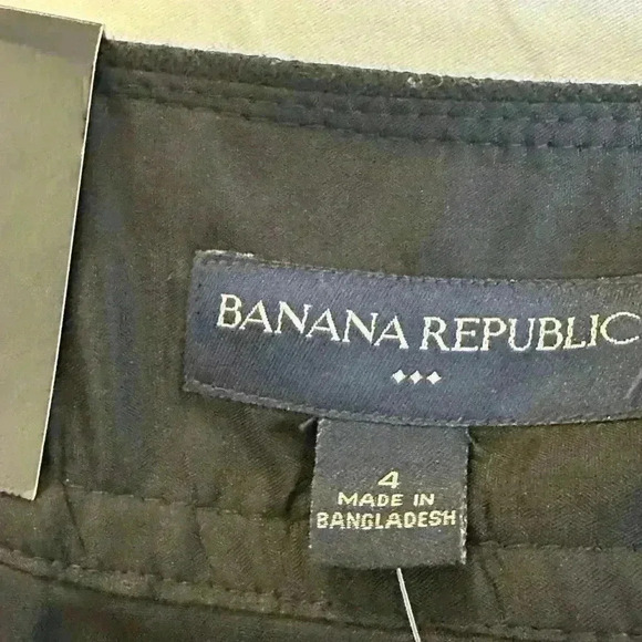 Banana Republic Lined Skirt with Gold accent Buttons (Size 4) - Picture 7 of 15